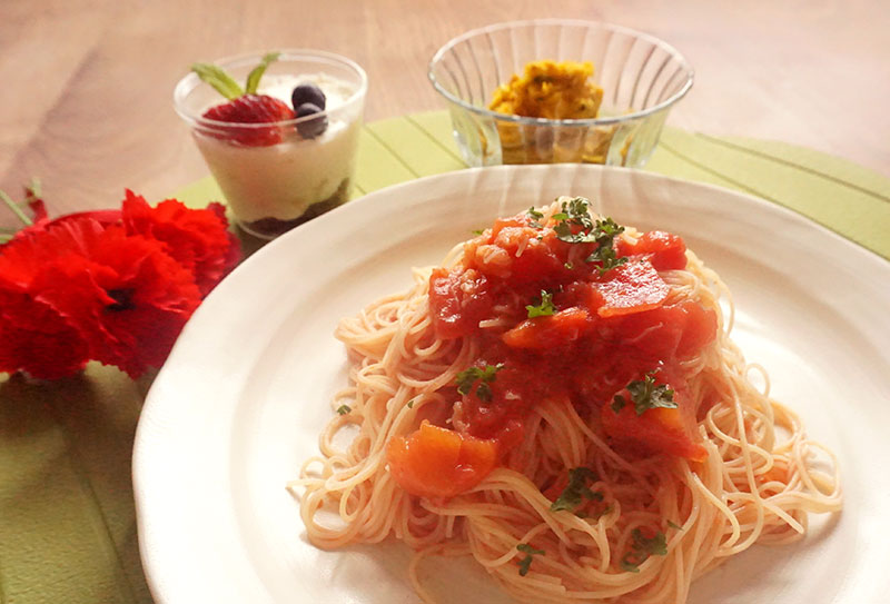 子どもが作れる母の日ご飯！火も包丁も使わずに作れるパスタ＆サラダ＆スイーツのレシピ・作り方