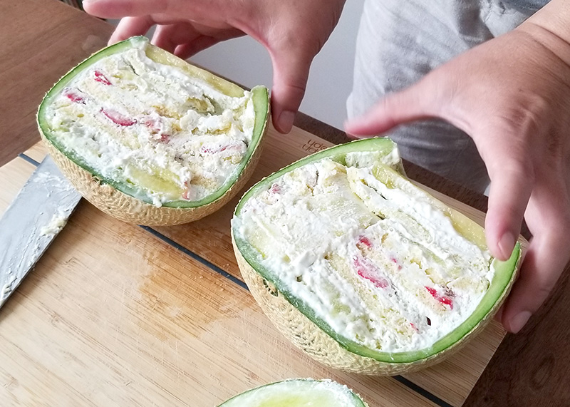 丸ごとメロンケーキを食べた感想　カットの仕方　パッカーン