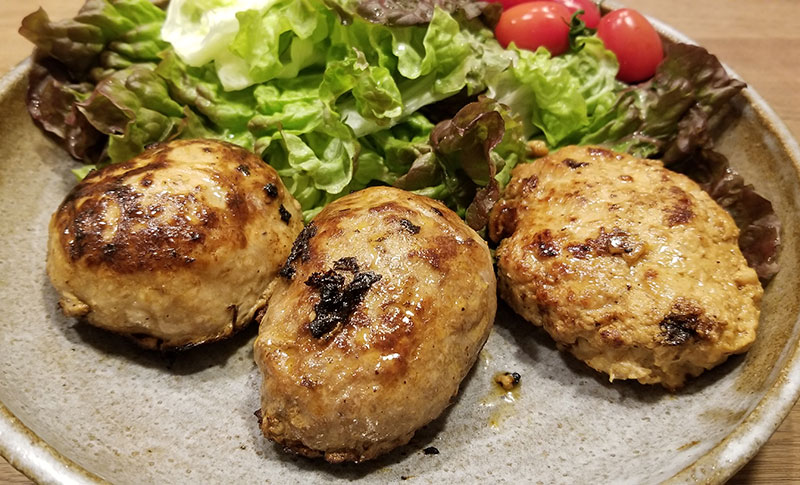 やえやまファームのハンバーグ食べくらべセット　出来上がり