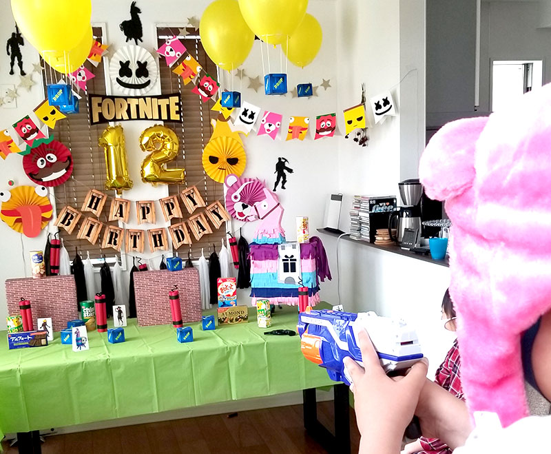 パーティーゲーム-3　射的 　フォートナイトをテーマにした小学生男子の誕生日の飾り付け