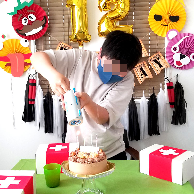 フォートナイトをテーマにした小学生男子の誕生日の飾り付け演出アイデア Happy Birthday Project