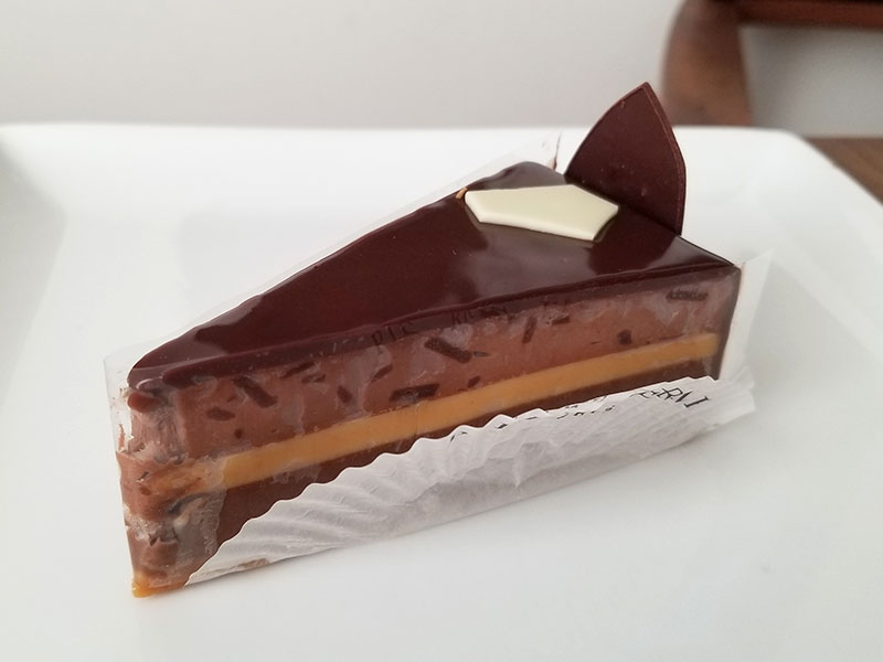 チーズケーキ プレニチュード　ピエールエルメの生ケーキ