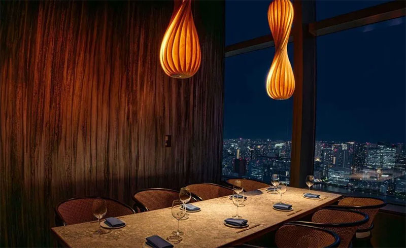 水色 店内 夜景