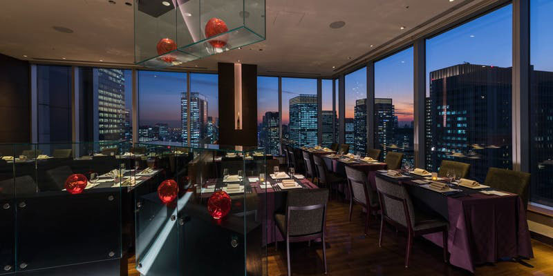 Dining & Bar TENQOO　店内　夜景