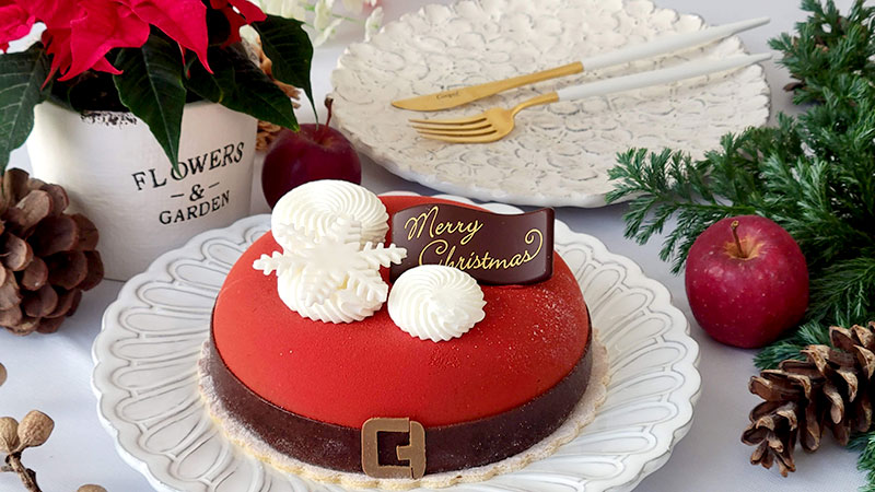 可愛いサンタ風クリスマスケーキ「アグネス・ペストリーブティック／ノエル・ショコラ・ルージュ」