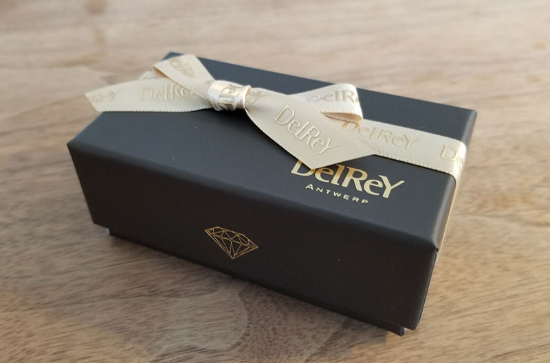 DelReY（デルレイ）のバレンタインチョコ「セレクション2個入」パッケージデザイン