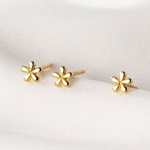 リトルフラワー スタッドピアス