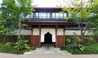 下北沢にある温泉旅館「由縁別邸 代田」入り口