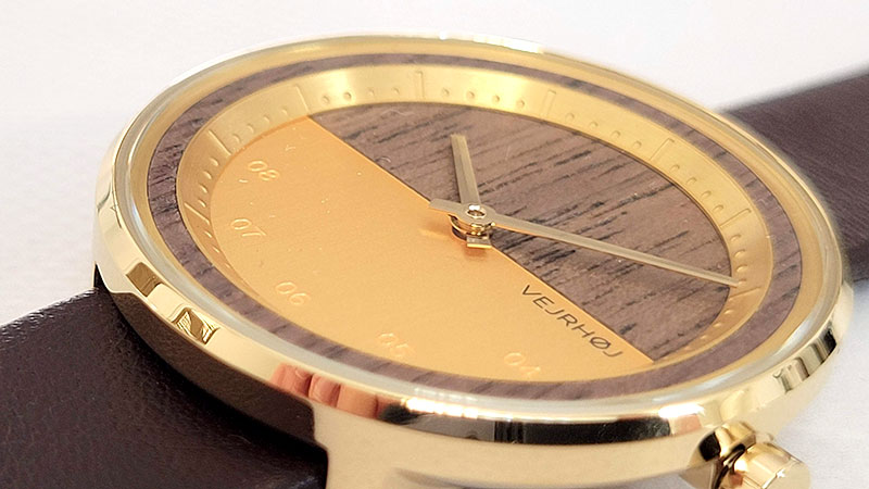 北欧の木製時計ブランド「VEJRHOJ（ヴェアホイ）」Petite | The GOLD 文字盤デザイン
