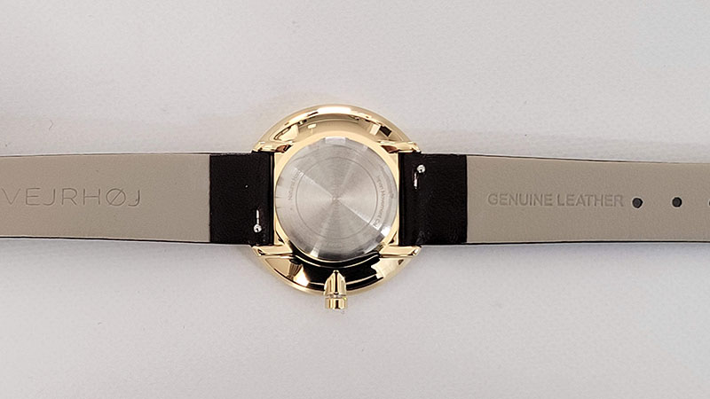 北欧の木製時計ブランド「VEJRHOJ（ヴェアホイ）」Petite | The GOLD 裏面デザイン