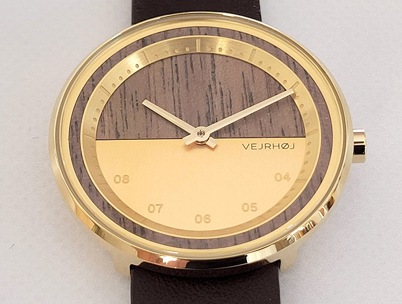 北欧の木製時計ブランド「VEJRHOJ（ヴェアホイ）」Petite | The GOLD 文字盤デザイン