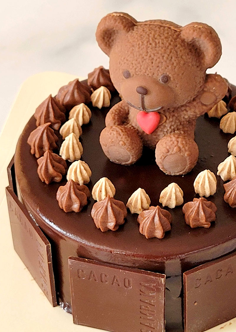 【カカオサンパカ】可愛いクマが乗った通販チョコレートケーキ「スモールベアエマケーキ」出来上がり！