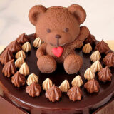 【カカオサンパカ】可愛いクマが乗った通販チョコレートケーキ「スモールベアエマケーキ」が誕生日におすすめ！