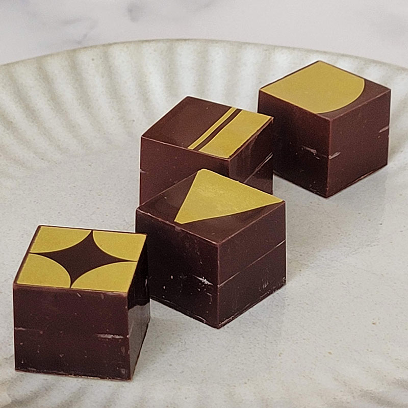 ダンデライオンチョコレートのバレンタインチョコ「ボンボンショコラ キューブ -花鳥風月-」