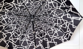 ドイツ生まれの折りたたみ傘「Knirps（クニルプス）」滝