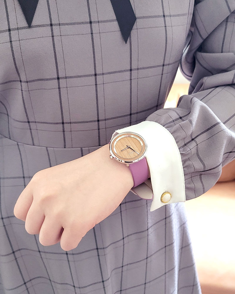 着用イメージ｜「桜の木」を使ったヴェアホイの腕時計「SAKURA」をレビュー