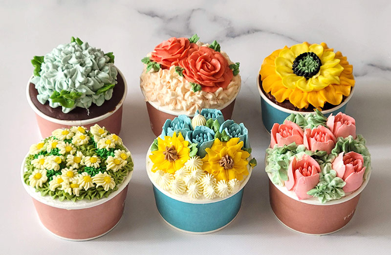 THE Ugly Duckling cupcake flowers box カップケーキ6個セット レビュー  取り出して並べたイメージ