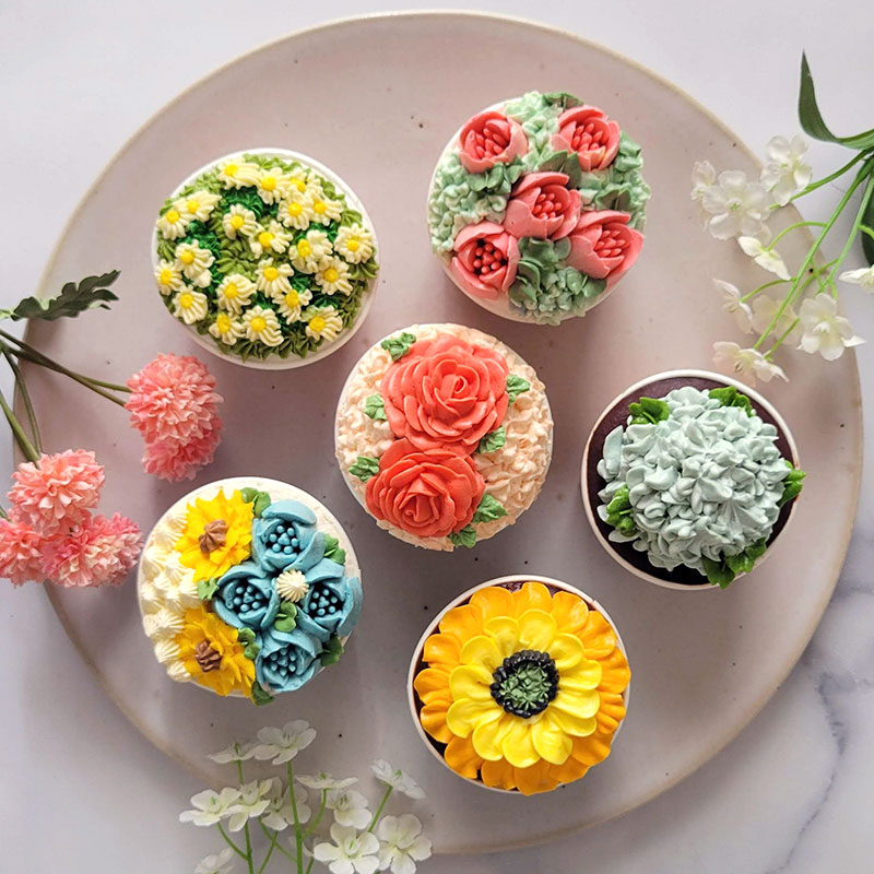 THE Ugly Duckling cupcake flowers box カップケーキ6個セット レビュー  取り出して並べたイメージ