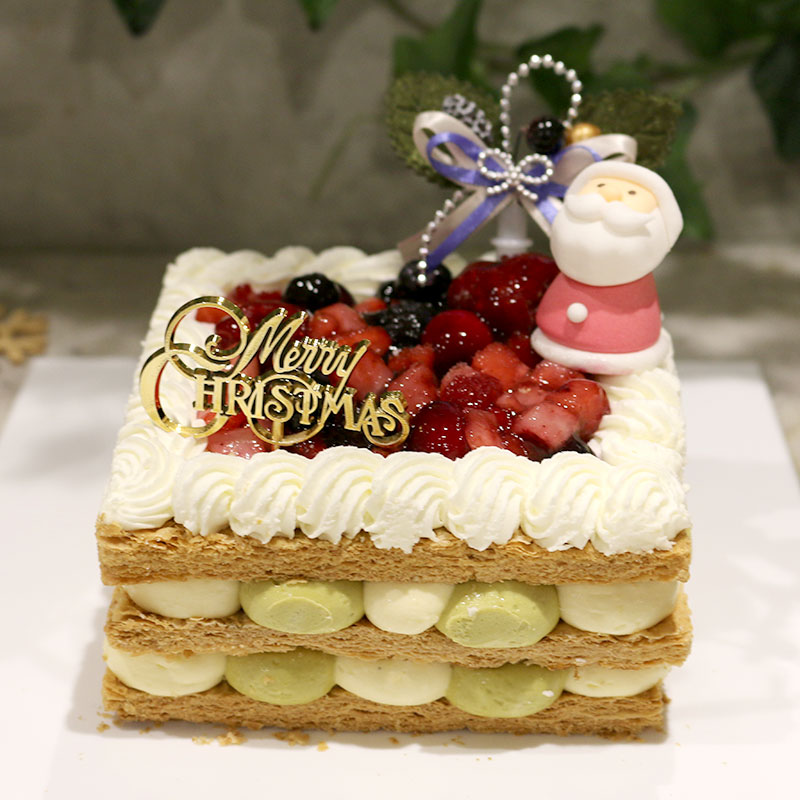 2023 クリスマストレンドケーキ＜Re:s cafebar&sweets（リスカフェ）／Xmasピスタチオミルフィーユ＞