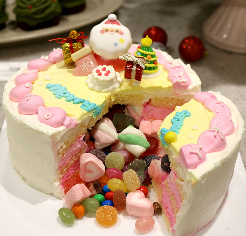 2023 クリスマストレンドケーキ＜Milkymoco／サンタのプレゼントケーキ＞