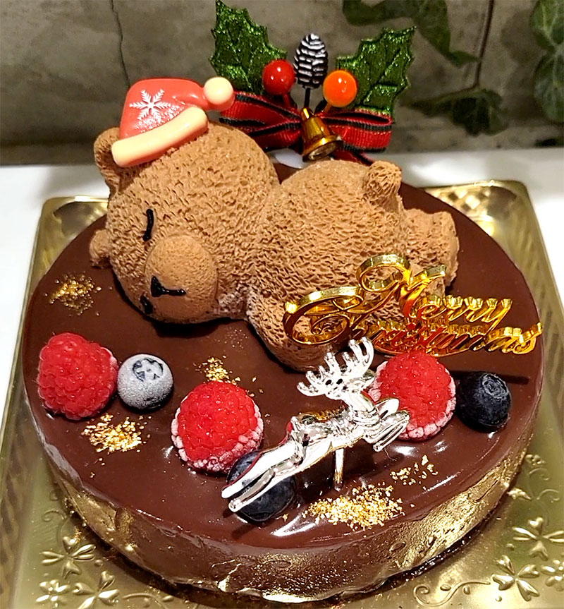 第4位＜ベリーズスイーツキッチン＞ クリスマス2023 くまちゃんサンタのチョコレートムースケーキ