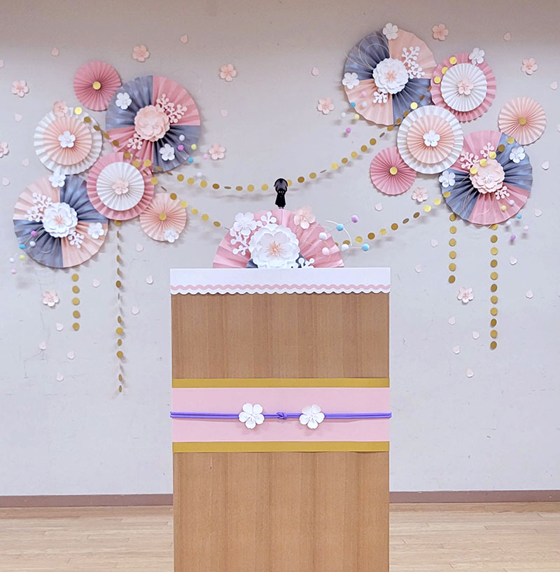 さくらとペーパーファンの壇上飾り