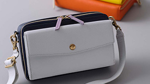 好みのカラーにコーデできるJOGGOのスクエアショルダーバッグ