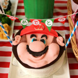 マリオをテーマにした誕生日パーテーを演出するためにマリオケーキを注文してみました。